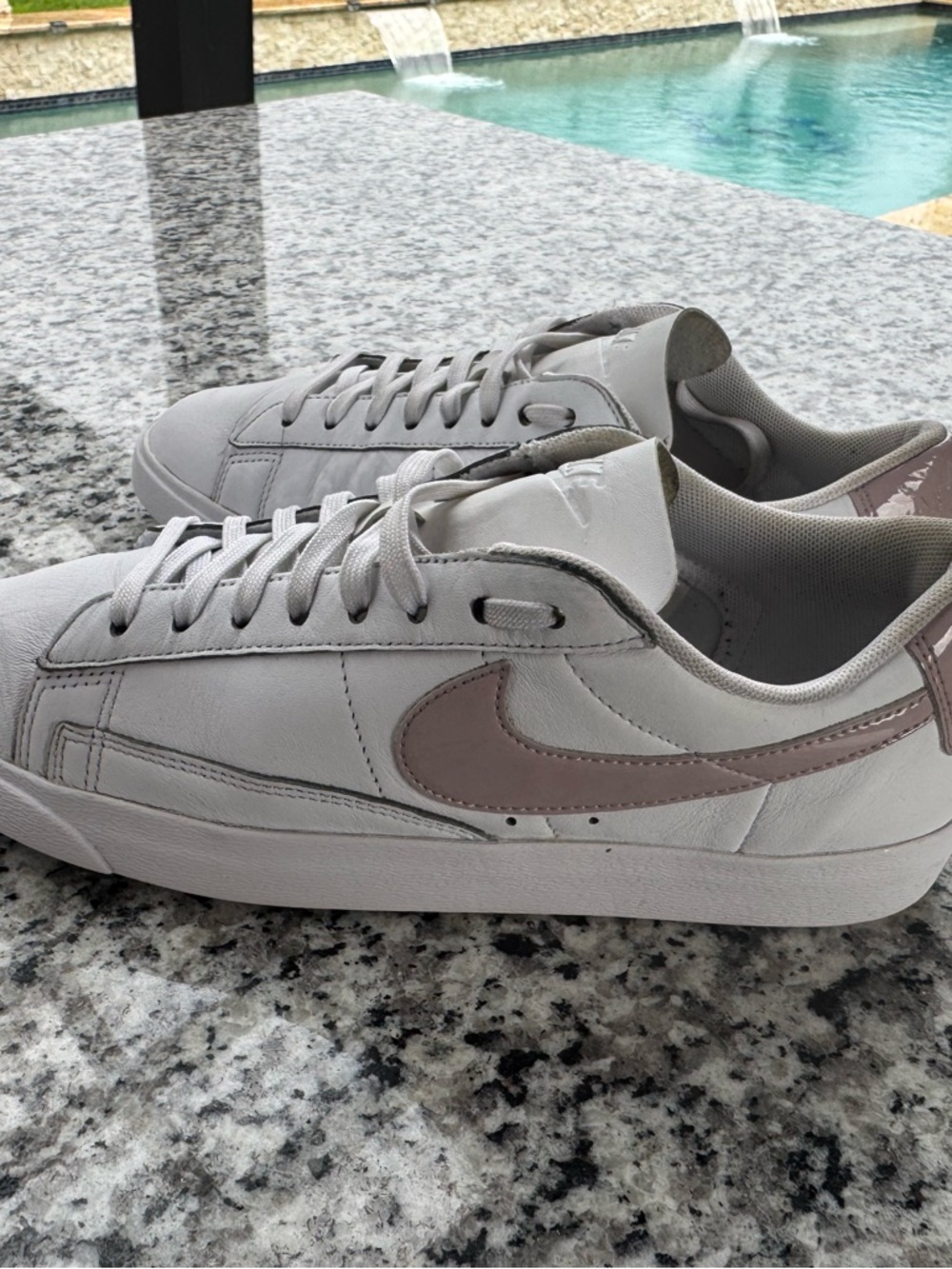 Nike Low-Top Sneakers - White with Light Pink Swoosh